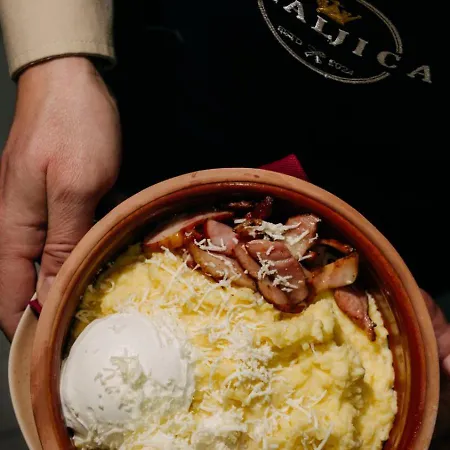 Kraljicini Konaci Holiday home